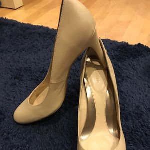 NWT nude calvin klein leather heels